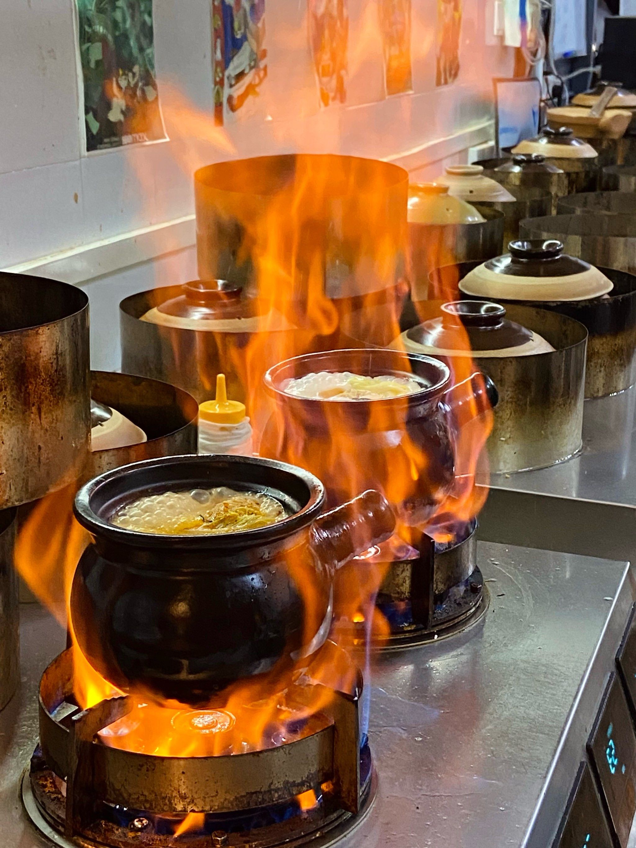 罐米线6015

点了一个麻辣牛肉一个三鲜的97本人更喜欢麻辣