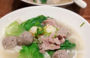 Four Heavenly Meatball Rice Noodles