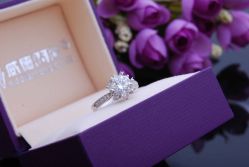 -威德钻石-克拉钻大本营(南京东路店)