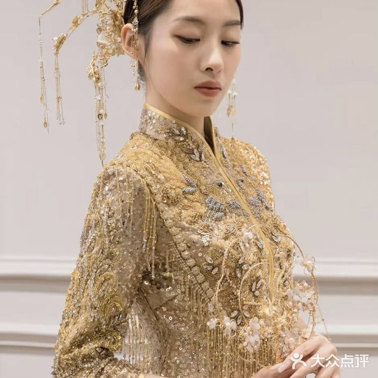 绝美金色秀禾服|婆婆妈妈都赞不绝口
