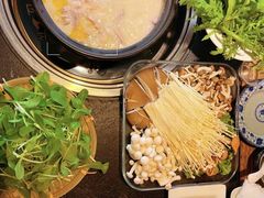 -大匠工房古船木艺术餐厅·猪肚鸡专门店(长白仙岛店)