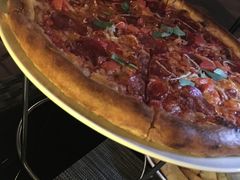 意式辣肠披萨-WOLFGANG PUCK KITCHEN & BAR(迪士尼小镇店)