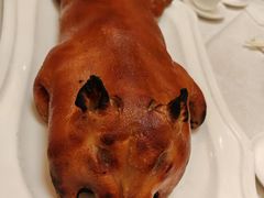 当红乳猪全体-玛宝鲜海鲜酒家