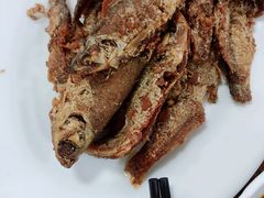 香酥小鱼-张一品食府