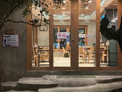 -Chom Cafe and Restaurant