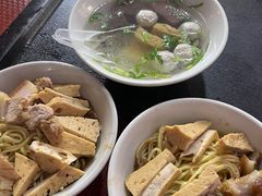 -松树干拌面店