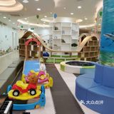 宝宝水里游，就像欢乐的鱼儿水中游，好欢乐呀！