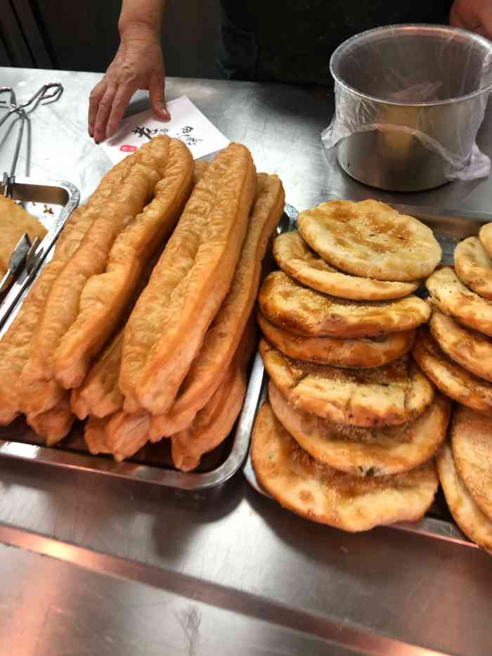 霍山路大饼油条(长阳路店)-"出差去上海附近酒店的早餐店,感觉价格小