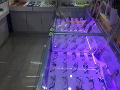 -提一眼镜·蔡司·依视路(小寨店)