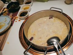 -洪氏嗨捞·猪肚鸡火锅(阳光天地店)