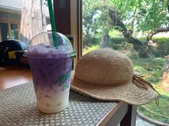 -Chom Cafe and Restaurant