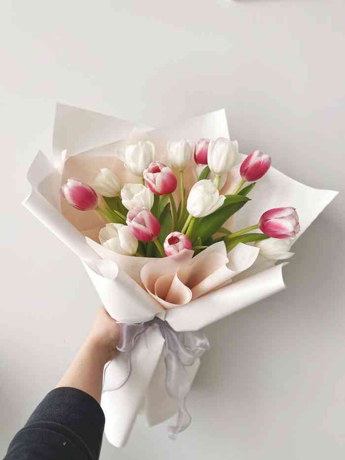 送给朋友的一束花儿,老板娘搭配得很好看