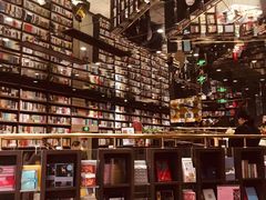 -钟书阁(群光广场店)