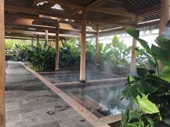 -腾冲洞山温泉村