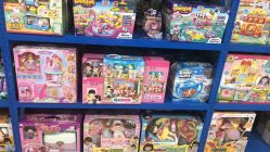 -逝水玩具折扣店