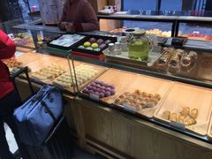 面包甜点陈列柜-采芝斋(延安路店)