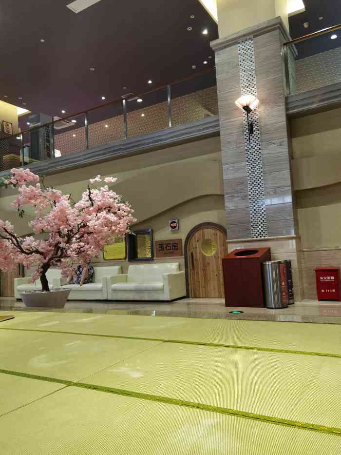 汤连得(长清路店)-"家附近开了一个 一直怕人多 没有去 听说.