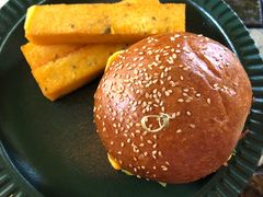 burger-The Grounds of Alexandria