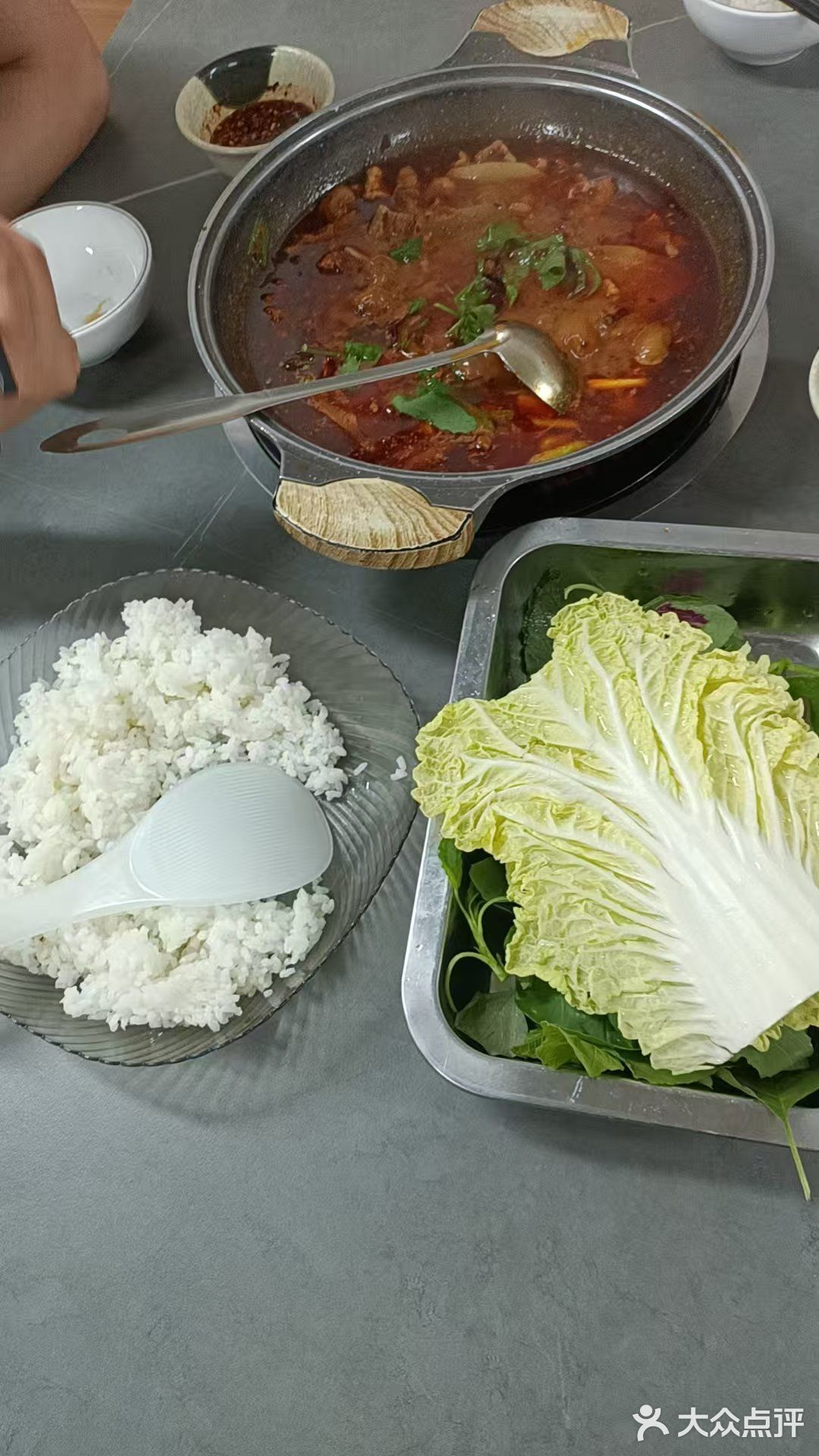 今天火锅吃撑了，超满足