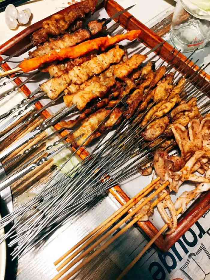 夜猫烧烤(威海路店)-"当地的小哥哥领过来的,还是第一次吃到甜味.