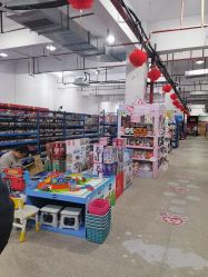 -逝水玩具折扣店