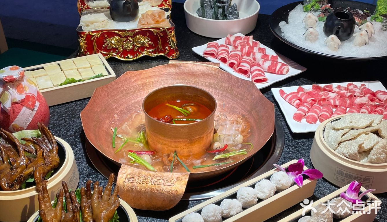 周末约上好朋友来顿火锅局 可可爱爱的火锅店