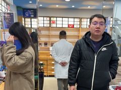 -豪门视光·星趣控·蔡司依视路眼镜代理商(中央大街店)