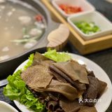 热腾腾的牛肉砂锅 四个人点了「一斤牛肉」的大锅