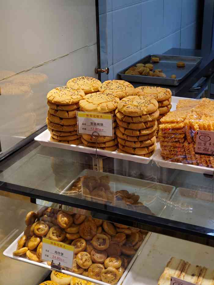 陈酥记糕点(南泉路店)-"南泉路上的一家卖糕点的铺子,店很小卖的糕.