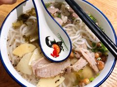 抱罗粉汤-龙泉人椰子鸡·糟粕醋·海南菜(南大桥店)
