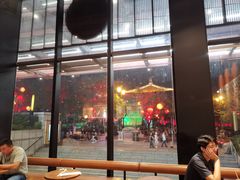 周边环境-星巴克(西安曲江银泰店)