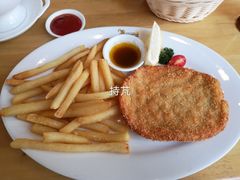 脆皮鸡排配香草黄油炸薯条-巴伐利亚啤酒坊(意式风情街店)