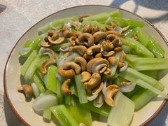 西芹百合炒腰果-崖口红树林海鲜餐厅