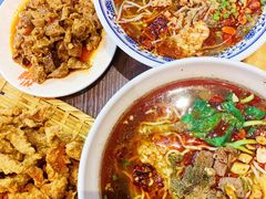 -爆炸头阿姨小四川正宗川味小吃(无任何分店)