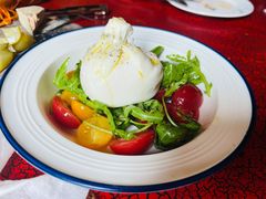 布拉塔奶酪配小番茄沙拉-羽深肉铺 Steak & Wine