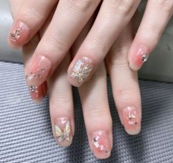 -蜜桃美甲美睫化妆