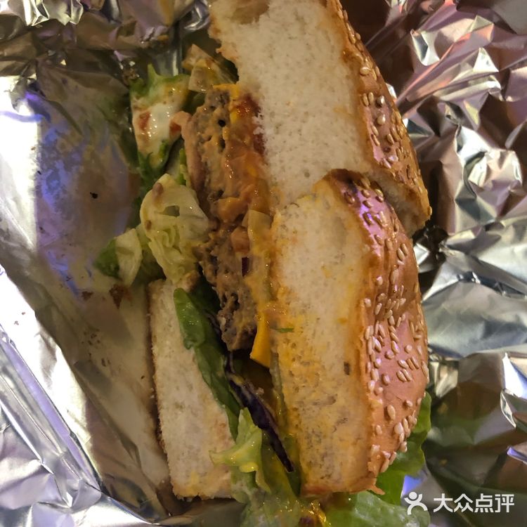 朋友拉着来的，据她说是从南锣鼓巷的店吃过来的