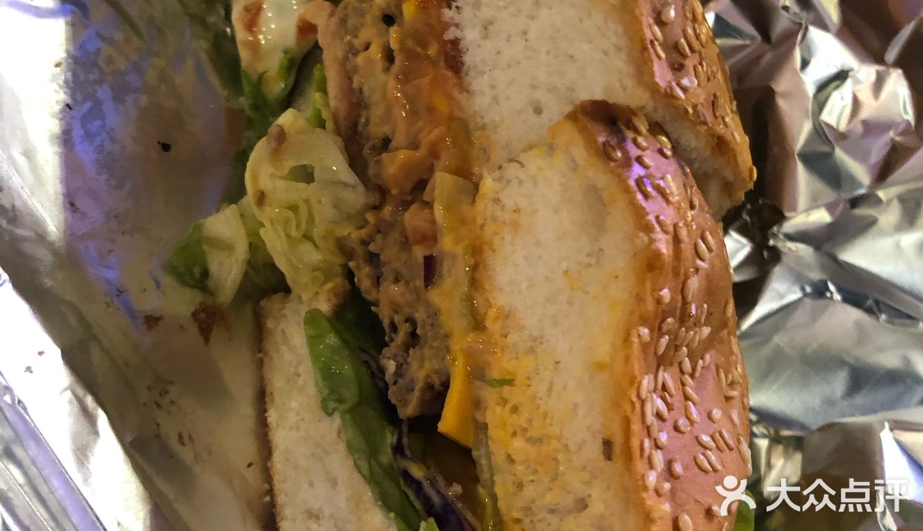 朋友拉着来的，据她说是从南锣鼓巷的店吃过来的