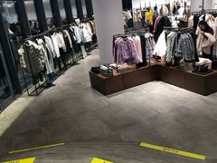 -URBAN REVIVO(上海中庚漫游城店)