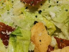 经典凯撒沙拉配香脆火腿-WOLFGANG PUCK KITCHEN & BAR(迪士尼小镇店)
