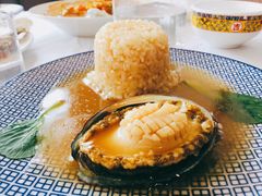 鲍鱼捞饭-1910老鲁味海鲜·戳子肉·青岛菜(金沙滩店)