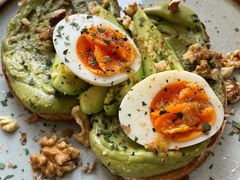 牛油果煮蛋吐司-RAC BAR(安福路店)