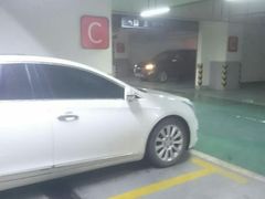 -飞洲国际广场-地下停车库