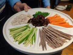 鸡丝凉米线-云海肴·汽锅鸡·云南代表菜(天山百盛优客店)