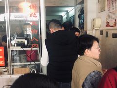 等位区-松树干拌面店