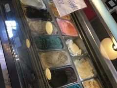 -Cold Stone Creamery(main street)