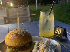 -三勾JJJ Burger&Coffee(梅溪湖店)