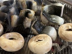 -围炉肉舍•炭烤活鳗•丹东海鲜烤肉(步行街店)