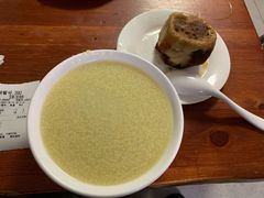 小米粥-宝瑞门钉肉饼店
