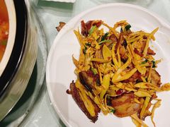 秦岭烟笋炒腊肉-江城小馆陕南妈妈菜·全球旅行餐厅(钟楼店)